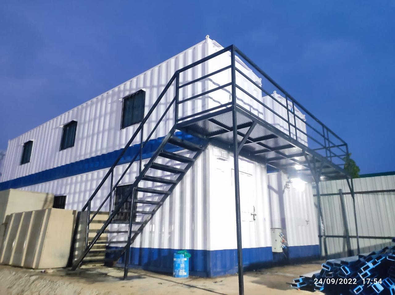 Two-storey portable office installation